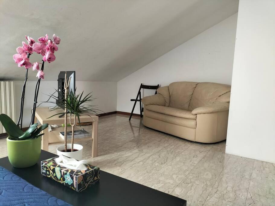 La Casa Di Marta - Ampia Ed Accogliente Mansarda In Piazza Statuto Apartment Torino Exterior foto